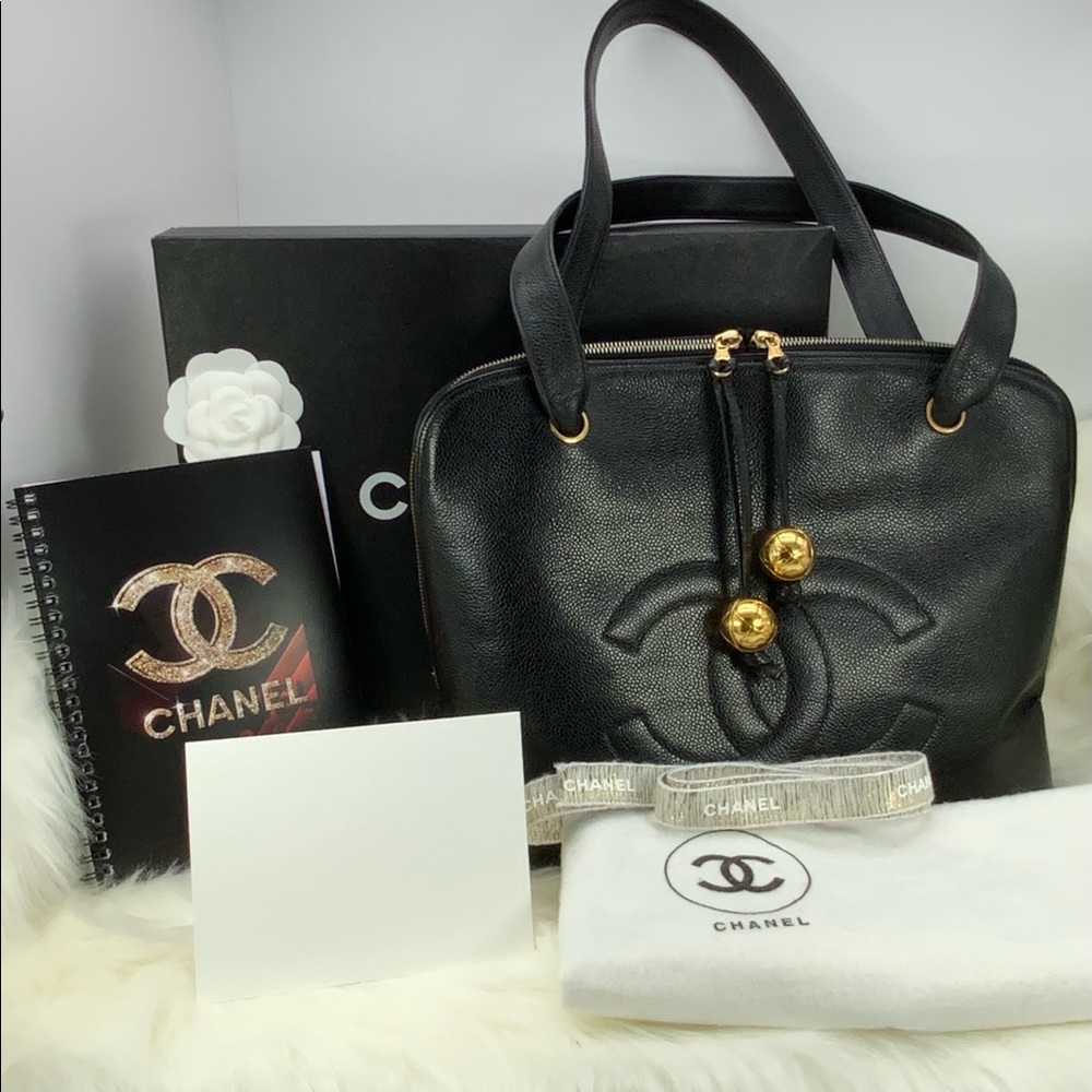 🚩SOLD OUT🚩CHANEL Shoulder Tote Bag Caviar skin Black CC  leather logo
